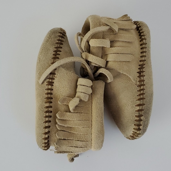 Minnetonka Fringe Baby Bootie Tan - Picture 3 of 13